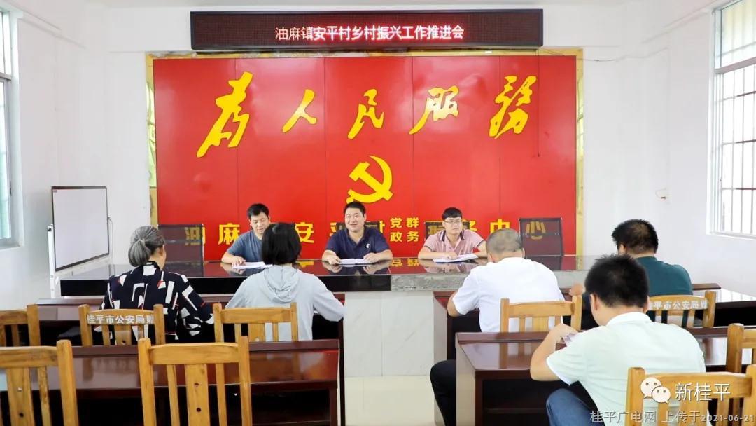 桂平市油麻镇安平村村民吴焕钊:修路等各项工作都对我们村民有好处