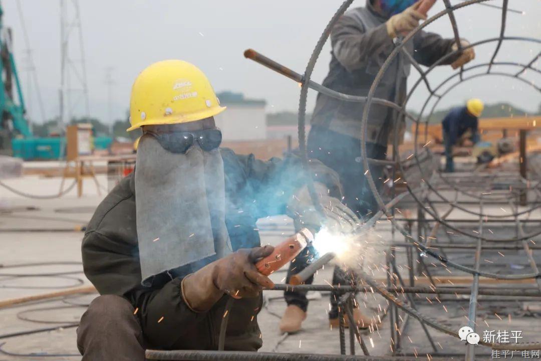 桂平市龙门工业园区项目建设者坚守岗位赶进度