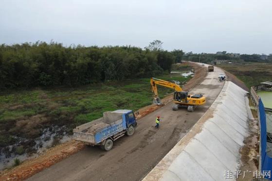 桂平：加快南木镇绕镇公路建设 改善群众出行条件