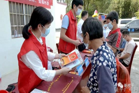 市司法部门到社坡镇开展“法律进乡村”暨全民国家安全教育宣传活动