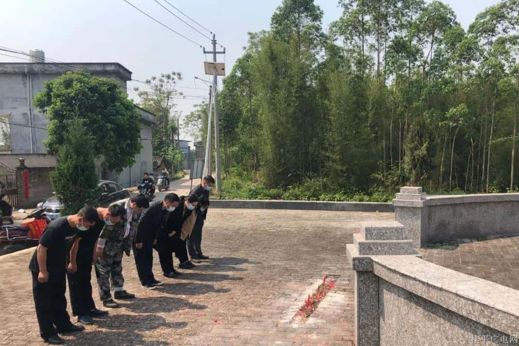 桂平市江口镇开展清明节祭扫烈士墓活动