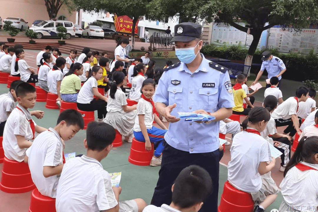 桂平市马皮乡开展双节禁毒宣传警示教育活动