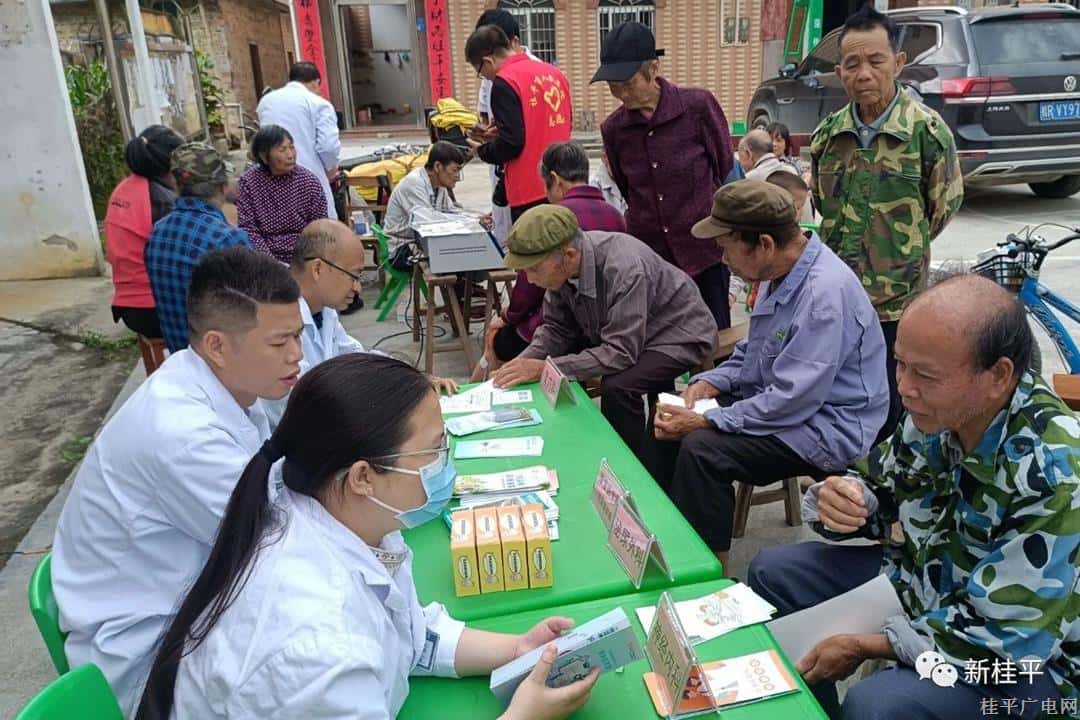 【新时代文明实践】桂平市人民医院到中沙镇开展“健康送下乡、义诊暖民心”志愿服务活动