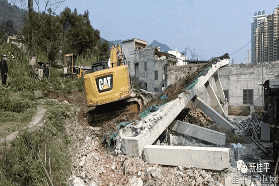 桂平市自然资源局再挥重拳 依法拆除“双违”建筑