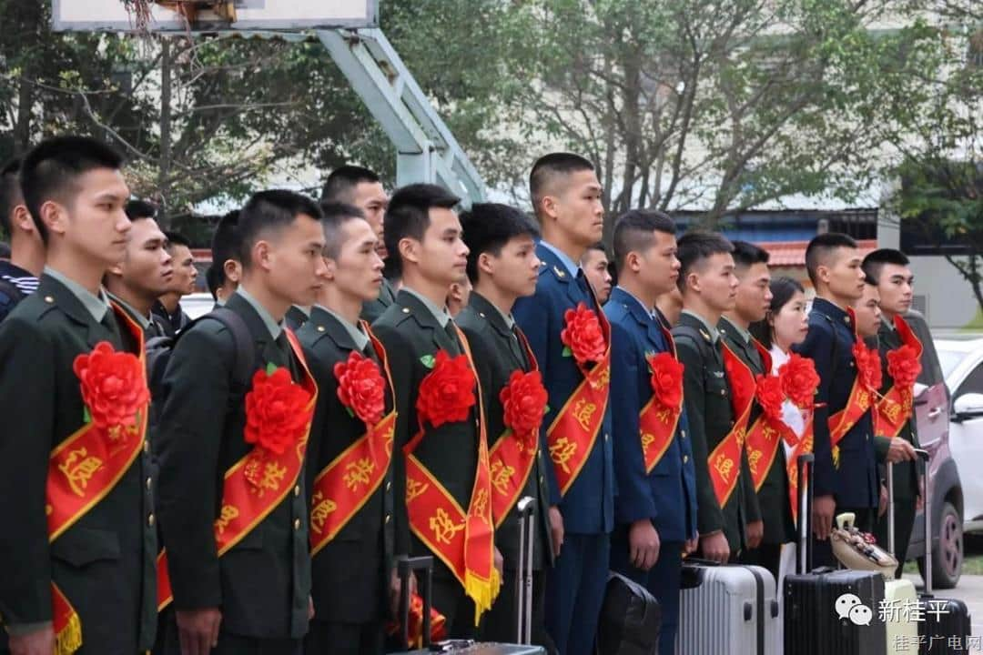 我市举行2023年退役士兵光荣返乡欢迎仪式