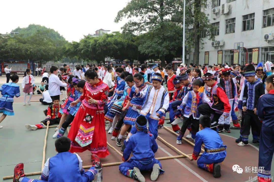 【三月三】民族团结我同行 各族师生一家亲——桂平市西山镇中心小学开展“壮族三月三”主题系列活动