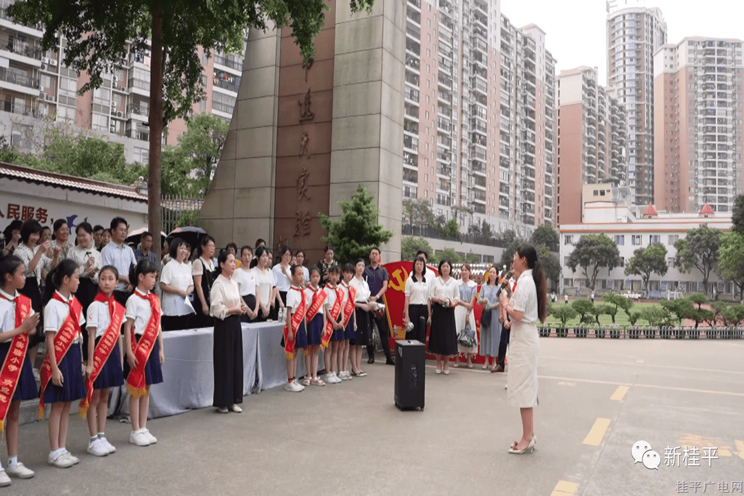 桂平市小学劳动教育现场会在市逸夫实验小学召开