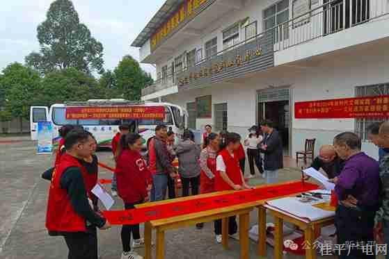 【新时代文明实践】市图书馆开展迎新春送春联进村（社区）文化志愿服务活动