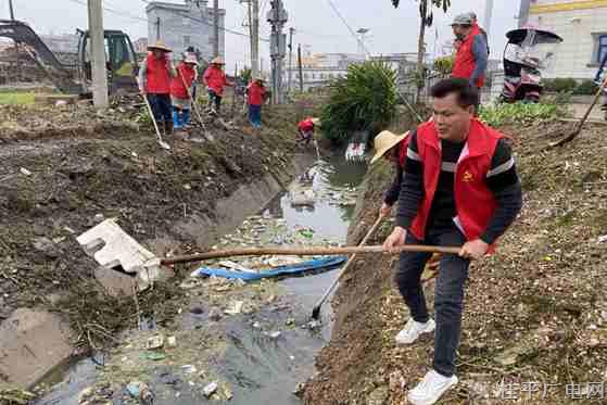 厚禄乡：党员干群齐上阵 清理水渠保春耕