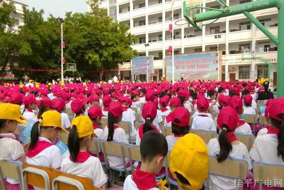 广西区“5.26我爱路 携手共建壮美广西平安铁路”主题宣传活动“统一行动日”暨校园“红领巾，平安护路使者”宣传活动在我市启动