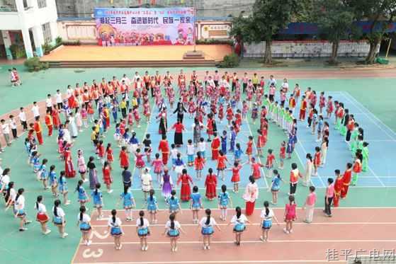 桂平：民族团结进步之花在校园绽放