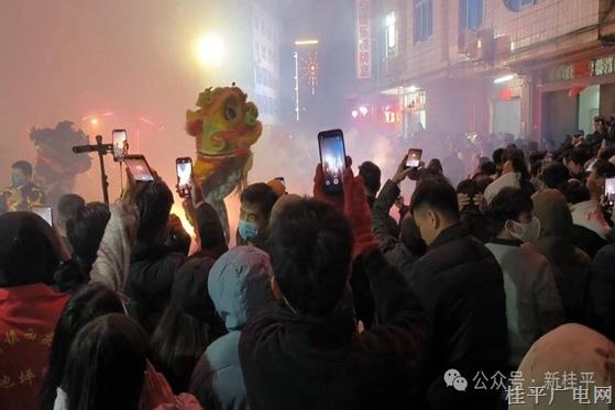 下湾镇：传统挂灯节 热闹庆新春