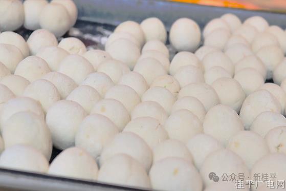 【网络中国节·元宵】元宵佳节氛围浓 汤圆销售迎来高峰