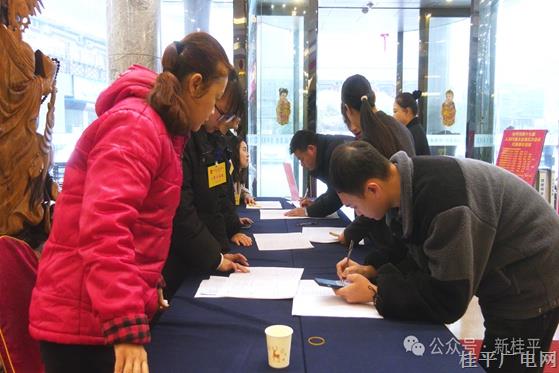 【聚焦两会】凝心聚力共谋发展新篇章 人大代表向大会报到
