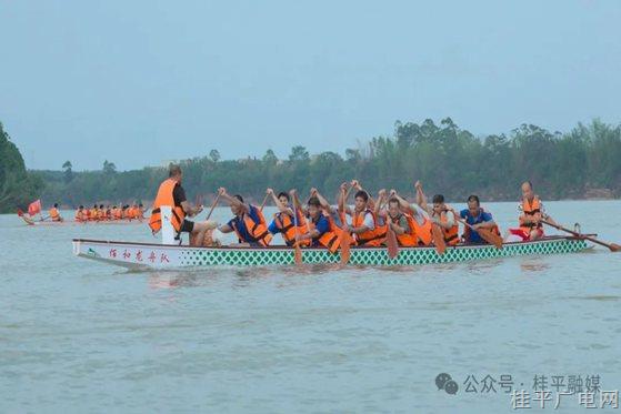大湾镇龙舟健儿挥桨备战 端午竞渡蓄势待发